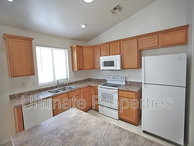 5921 S 249th Dr — Photo 2