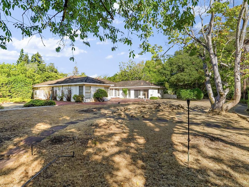 2nd image of 11 De Bell Dr