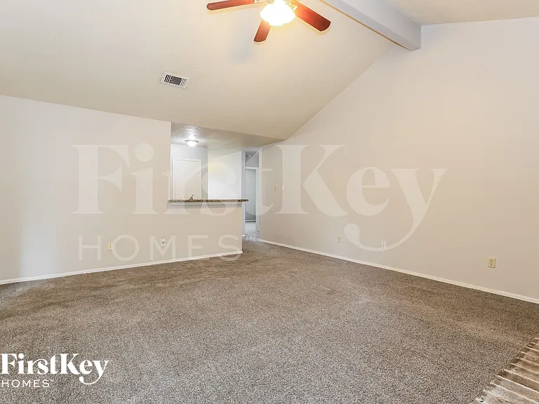 2118 Knollbrook Ln — Photo 5