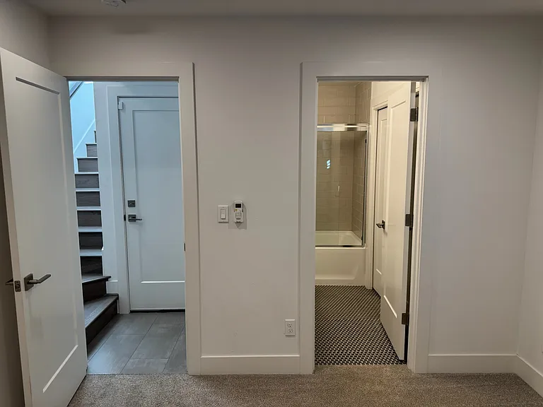 947 W McGraw St #41 — Photo 21