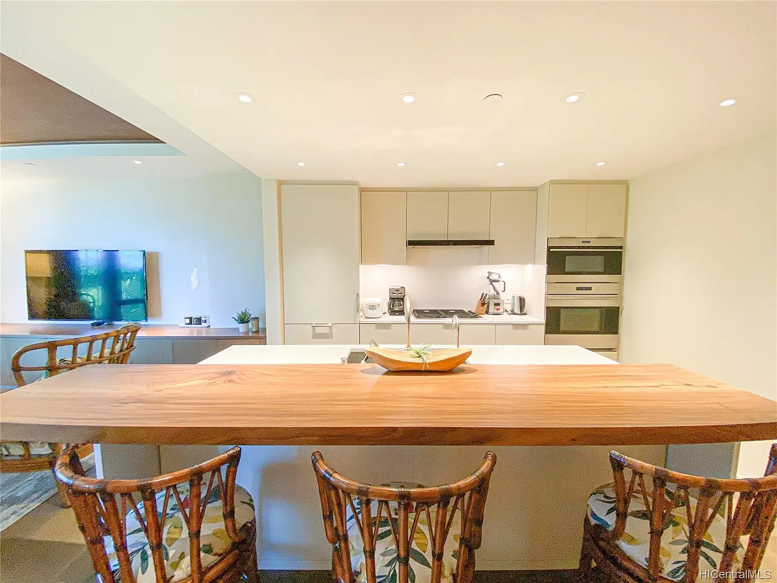 1 bed, 858 sqft, $8,000 — Photo 4