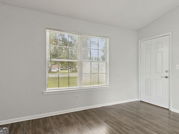 4th image of 145 Maplehurst Dr