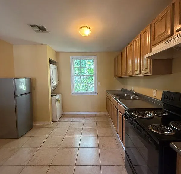 1559 Senate St — Photo 1