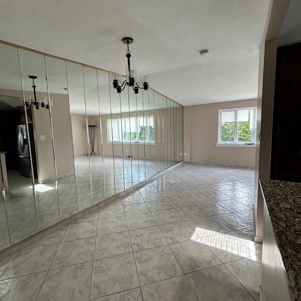 5 bed, 2.0 bath, 2220 sqft, $2,700 — Photo 4