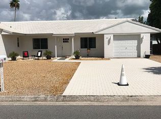 17010 2nd St E, North Redington Beach, FL 33708