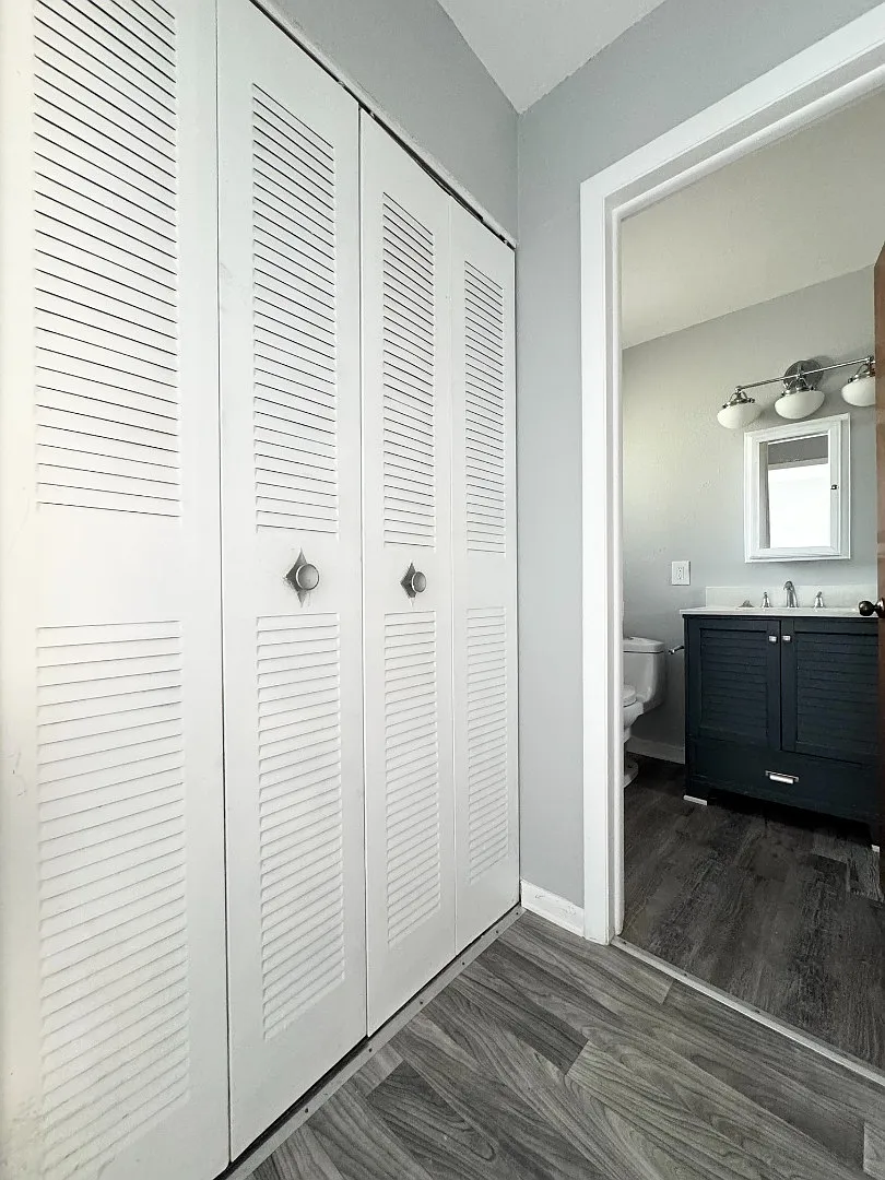 Cozy 1-Bed Near Everything 4836 Douglas Rd, Toledo | $695/Mo $99 Move-In Special! — Photo 4
