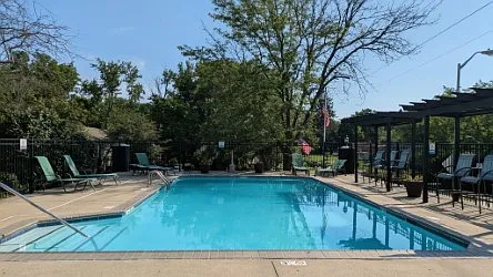 Lansdowne Grove Apartments — Photo 40
