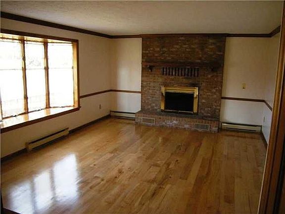 4th image of 61 Laurelcrest Dr