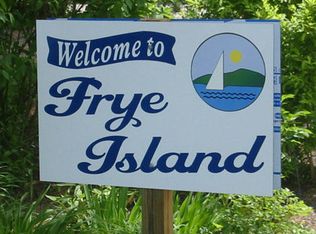 1390 Oak Cir, Raymond, ME 04071