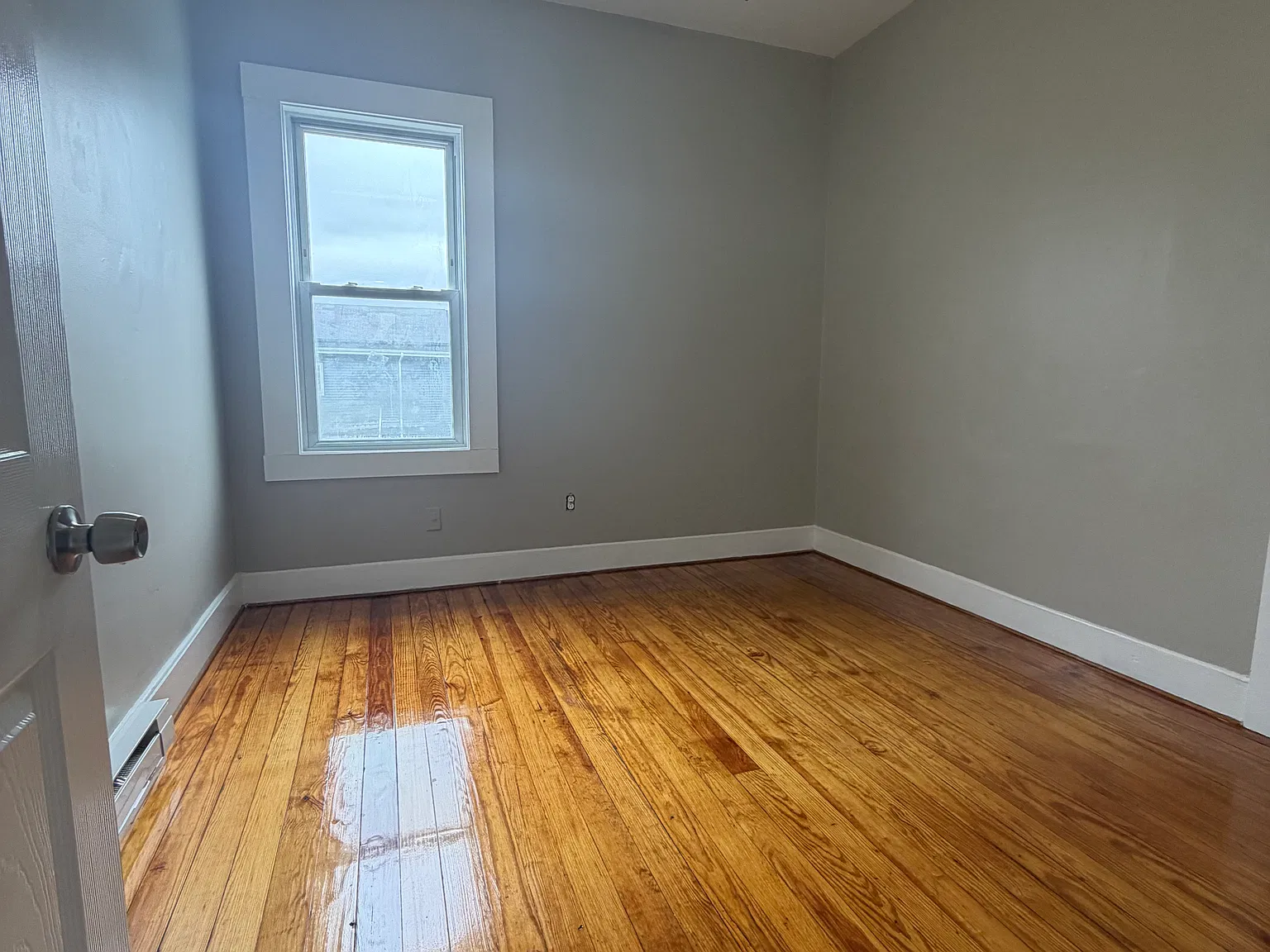 4 bed, 900 sqft, $2,000 — Photo 4