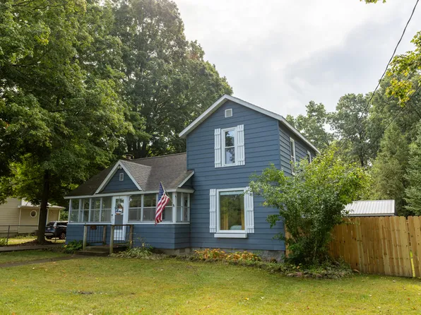 410 E Exchange St, Gobles, MI 49055