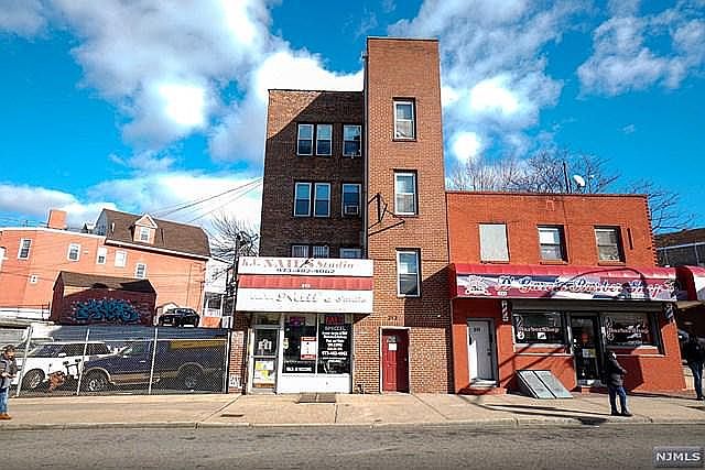 1st image of 213 Bloomfield Ave