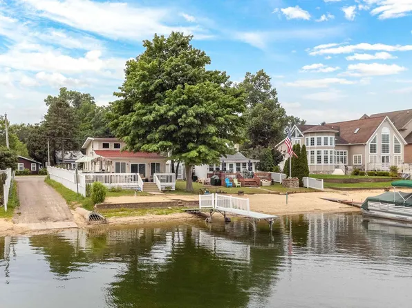 2587 Lake Shore Dr, Niles, MI 49120