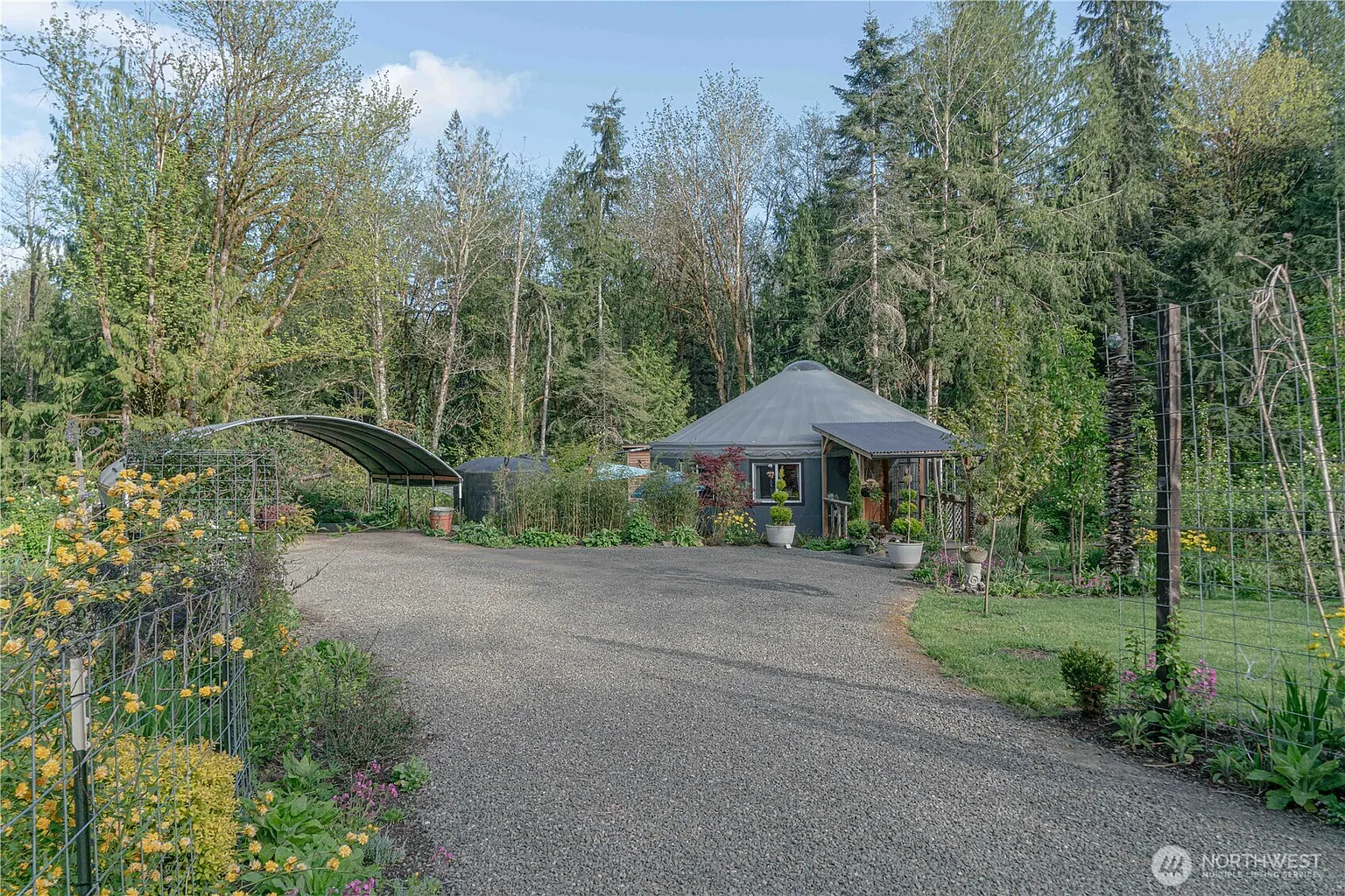 2727 Leland Valley Road W photo 1