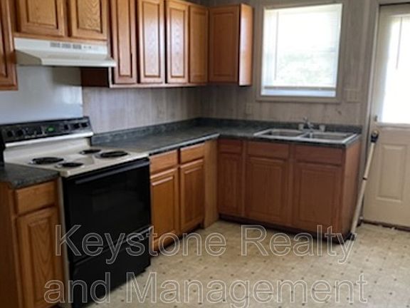 2nd image of 410 Lucky Debonair St Unit B