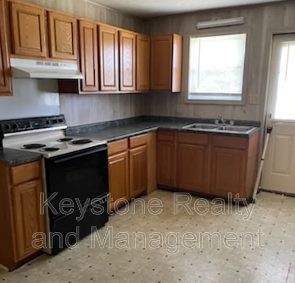 410 Lucky Debonair St #B — Photo 2
