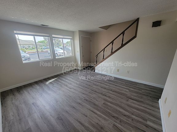 2nd image of 140 Van Giesen St