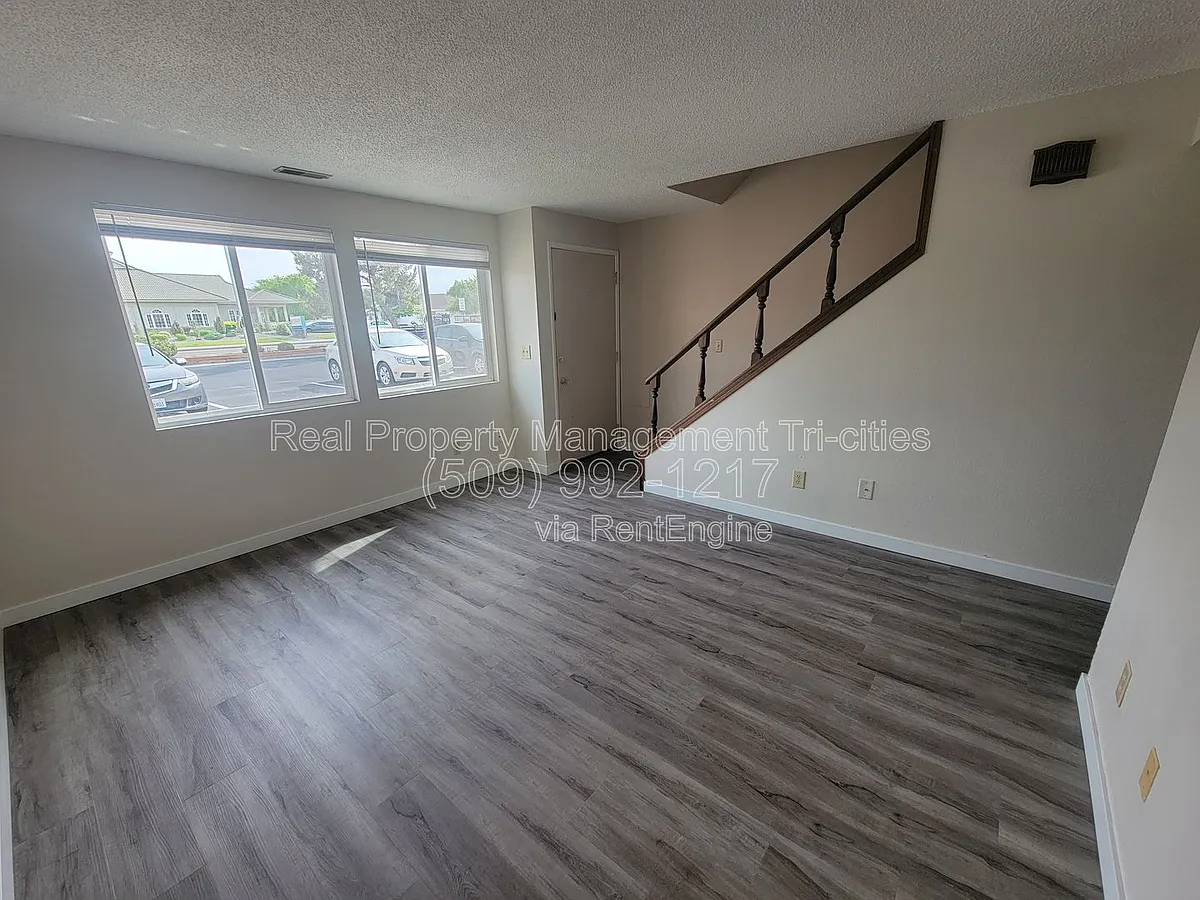 Building Photo - 140 Van Giesen St