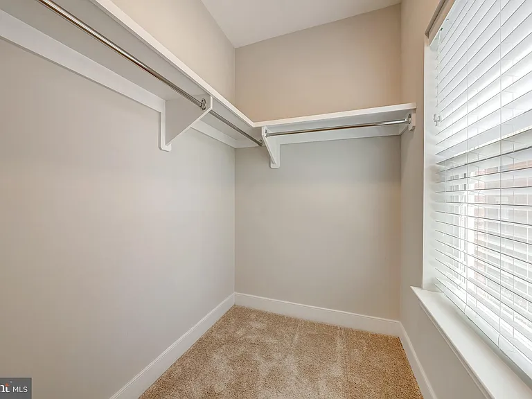 10326 Grosvenor Pl — Photo 37