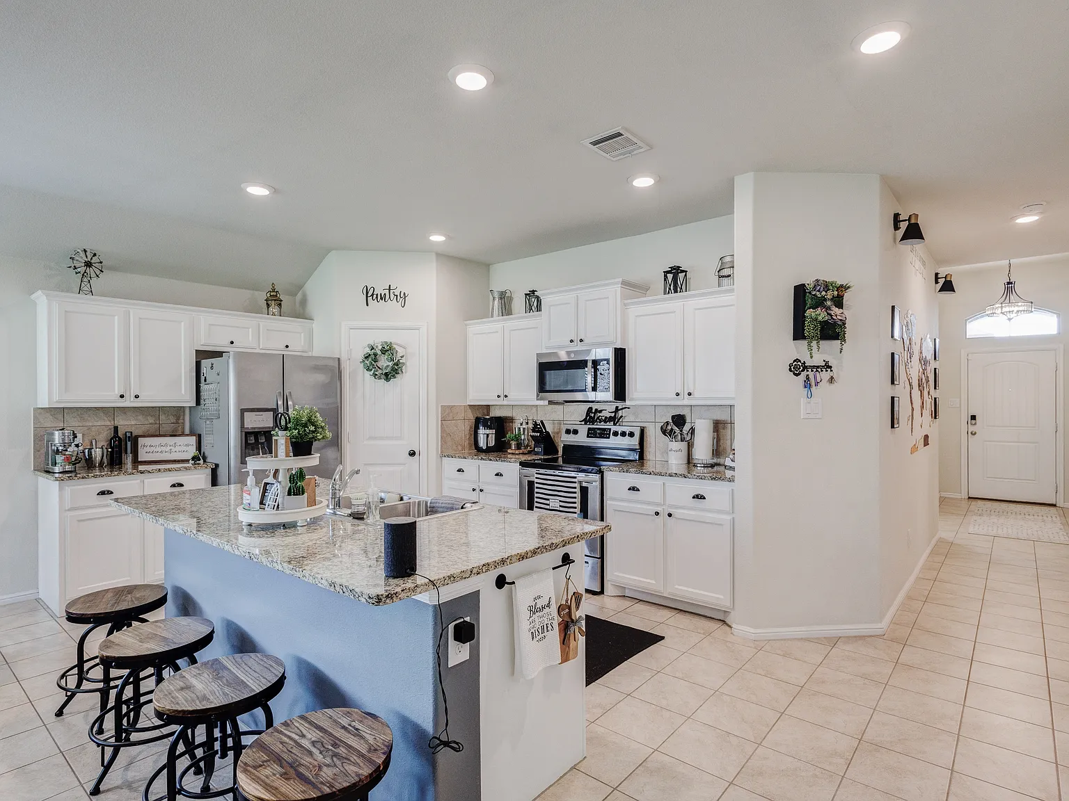 4 bed, 1565 sqft, $2,350 — Photo 4