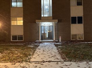 4202 62nd St APT 5, Urbandale, IA 50322