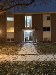 4202 62nd St APT 5, Urbandale, IA, 50322
