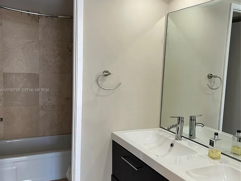 600 NE 36th St #417 — Photo 25