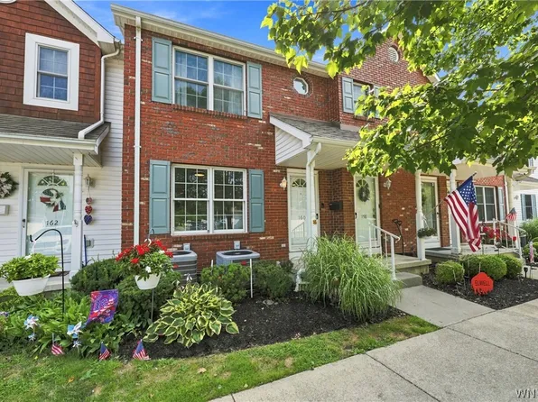 160 Olde Stone Ln, Lancaster, NY 14086