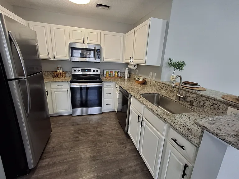 4735 Southgate Pkwy — Photo 4