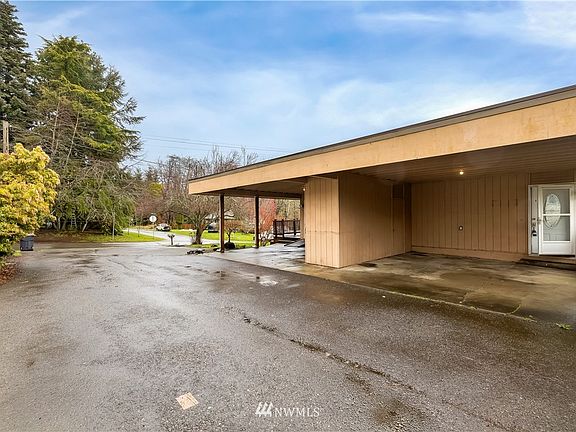 3rd image of 1823 Yew Ave NE