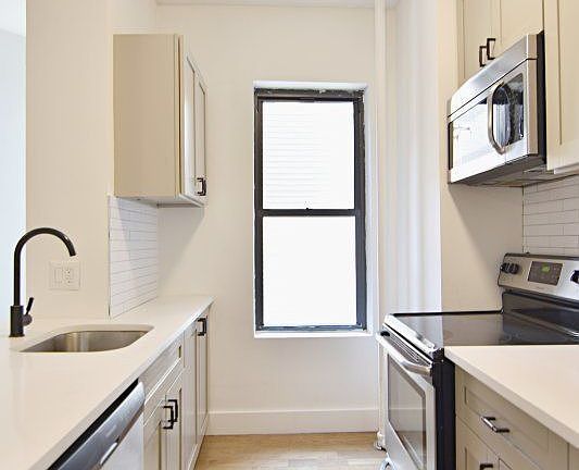 3rd image of 504 W 159th St #C2