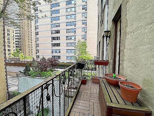 3rd image of 119 W 92nd St APT 5