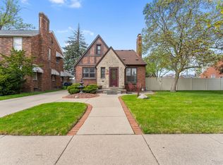 1096 Riverbank St, Lincoln Park, MI 48146