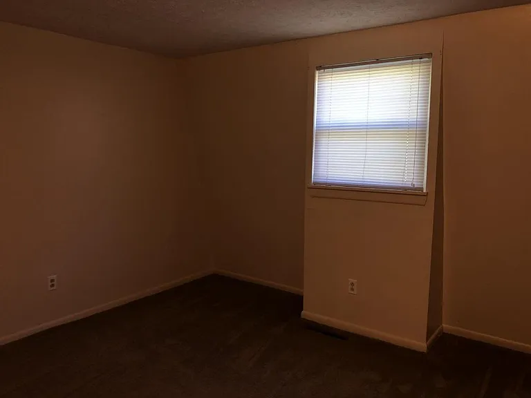 344 E Market St — Photo 14