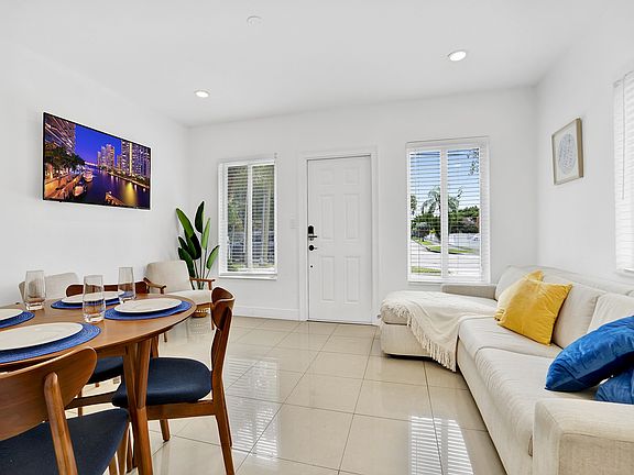 5th image of 2055 NE 140th St Unit A