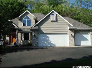 2217 Walnut Ridge Dr, Eau Claire, WI 54701