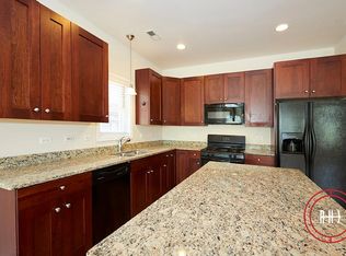 1528 W Greenleaf Ave #A301, Chicago, IL 60626