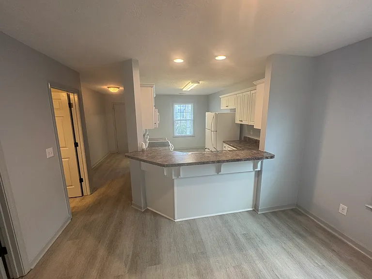 222 Sunview Dr — Photo 3