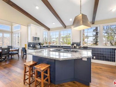 2270 The Ter, Los Angeles, CA, 90049