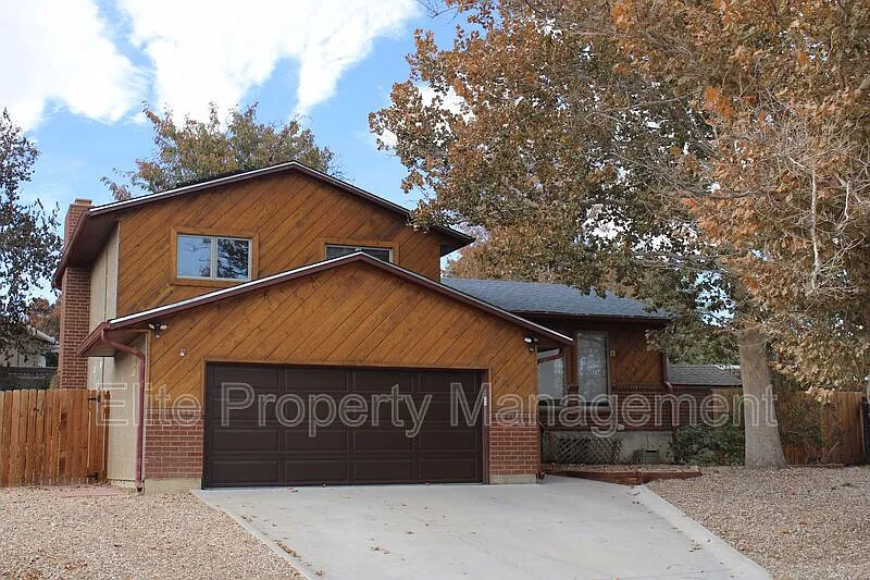 4 bed, 3.0 bath, 1983 sqft, $2,195 — Photo 2