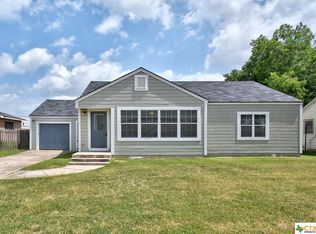 109 E Bowie St, Luling, TX 78648