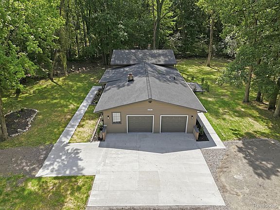 2nd image of 47993 Nine Mile Rd