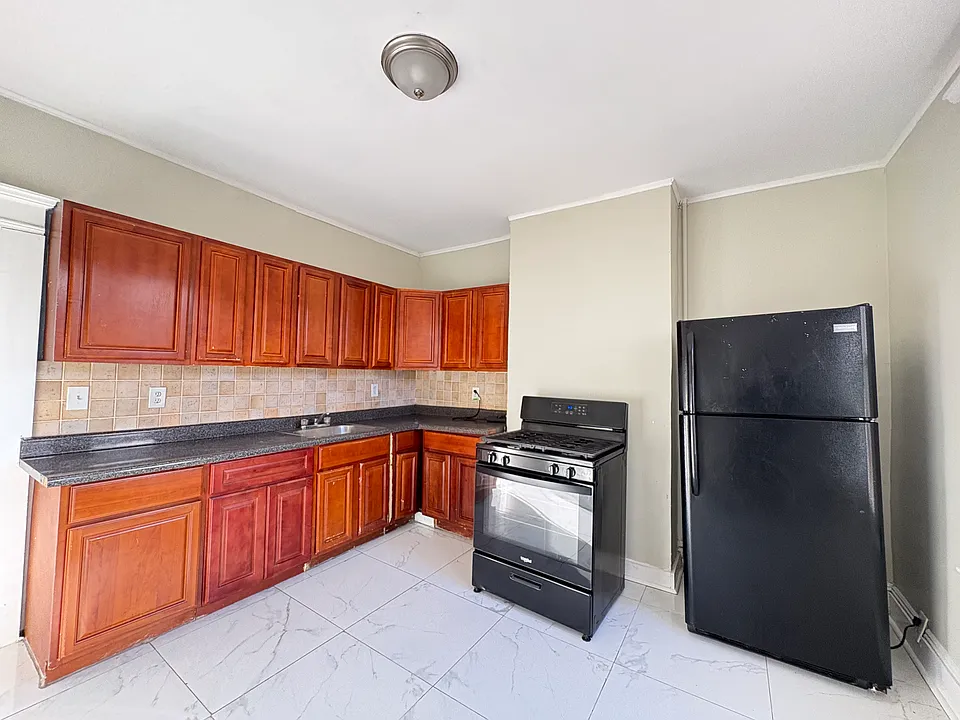 51-52 Hawkins St #2