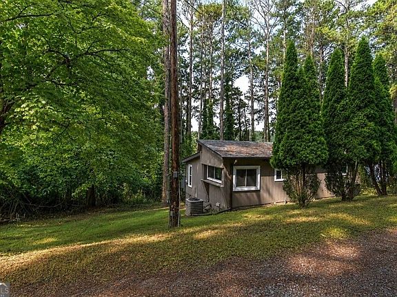 3rd image of 135 Marina Ct
