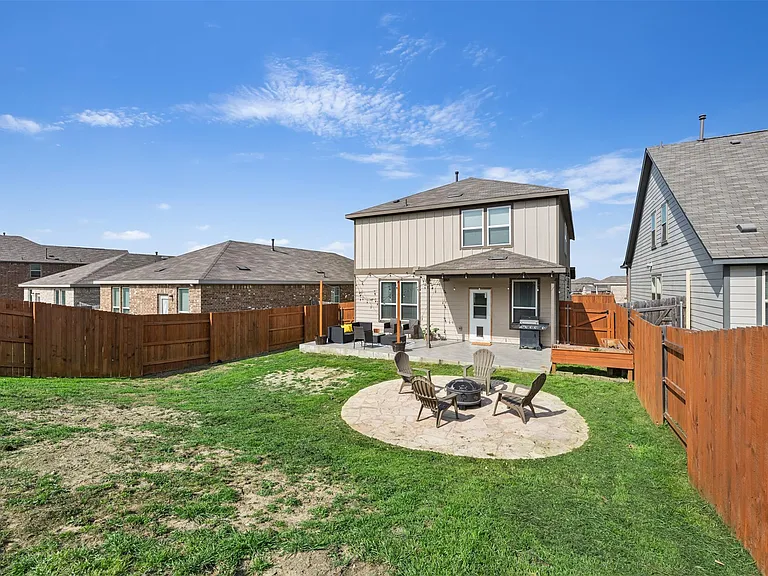 328 Thornless Cir — Photo 32