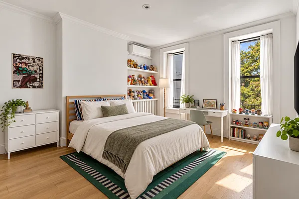 Bedroom, photo 1