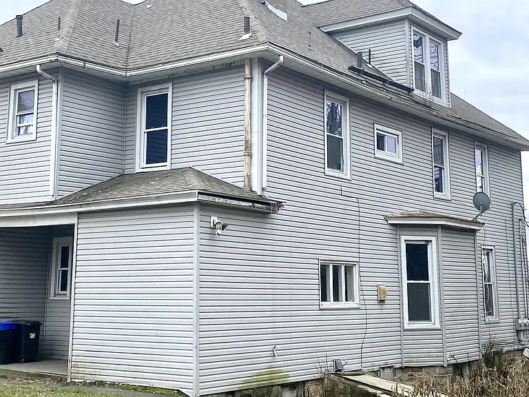 1820 Division Stright Rdg — Photo 1