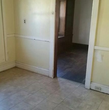 4th image of 11704 Parkhill Ave