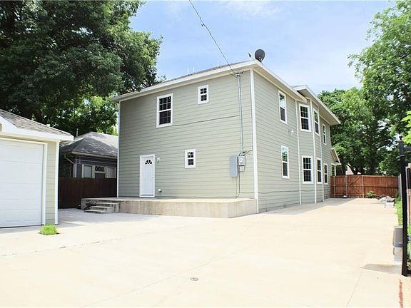 3rd image of 838 Woodlawn Ave