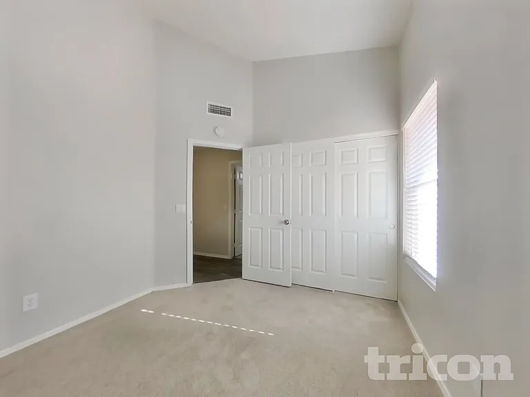 8961 W Kathleen Rd — Photo 12